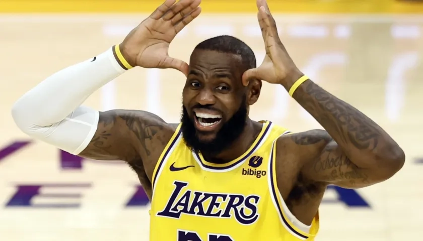 LeBron James tiene contrato con los Lakers hasta junio de 2024. 