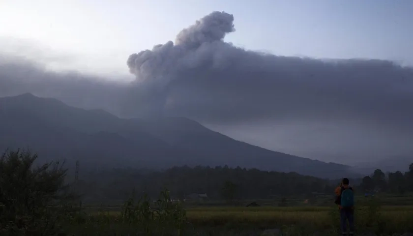 El volcán Marapi hizo erupción desde el domingo