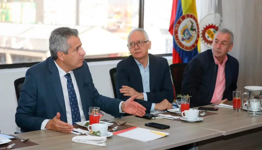 Los ministros del Interior, Luis Fernando Velasco y el de Salud, Guillermo Jaramillo. 
