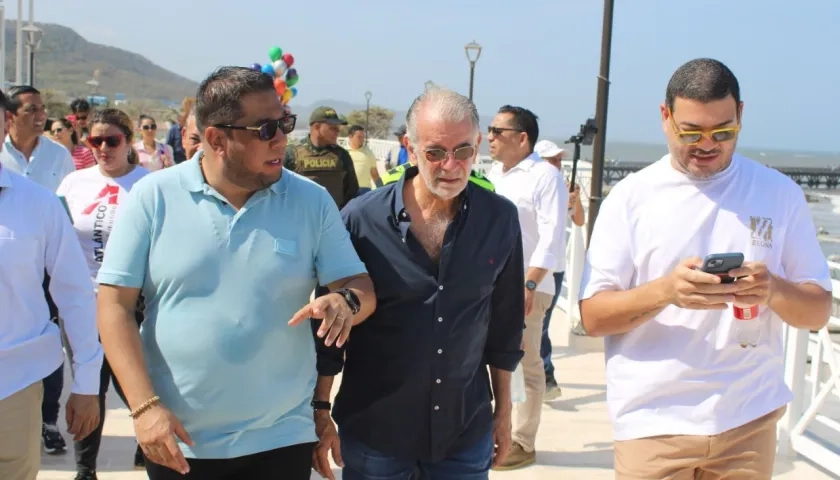 El gobernador Eduardo Verano, el alcalde de Puerto, Plinio Cedeño, y el director del Programa Parques y Playas, Jorge Ávila