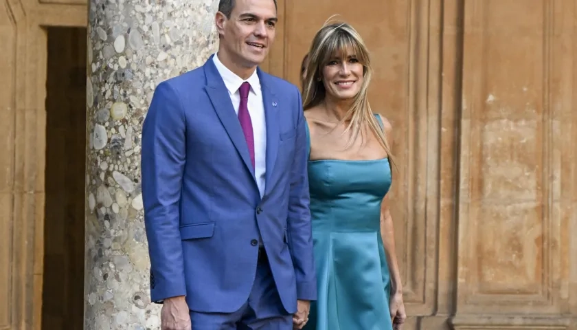 Pedro Sánchez y su esposa. 