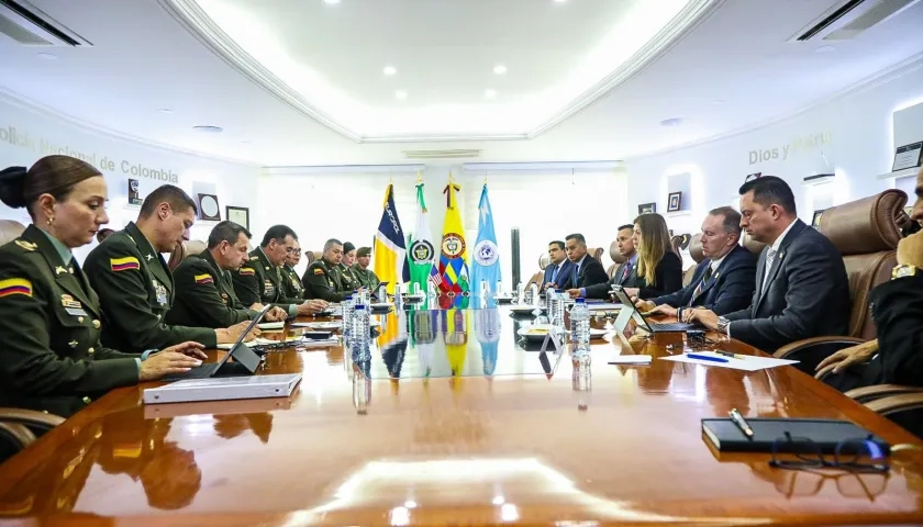 Reunión entre la Policía Nacional y la DEA.