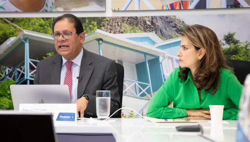Gustavo Marulanda, Director General Instituto Geográfico Agustín Codazzi y María Amparo Arango, Vicepresidenta Comercial de Findeter.