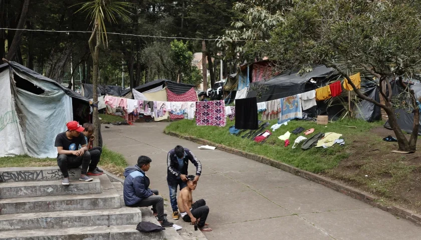 Indígenas emberas en el Parque Nacional.