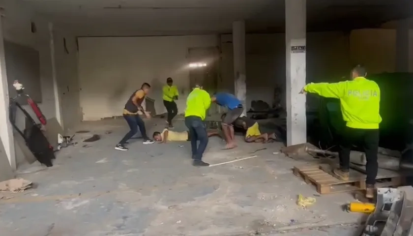 El operativo en una bodega de Juan Mina