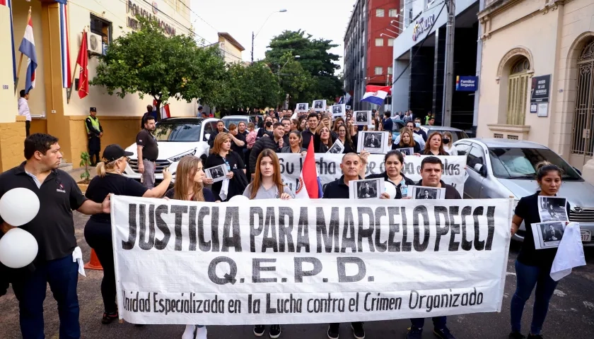 Marcha homenaje al exfiscal antimafia Marcelo Pecci