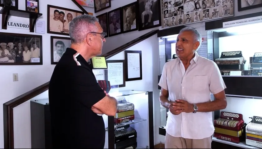 Jorge Cura en la entrevista con 'Beto' Murgas, fundador del Museo del Acordeón