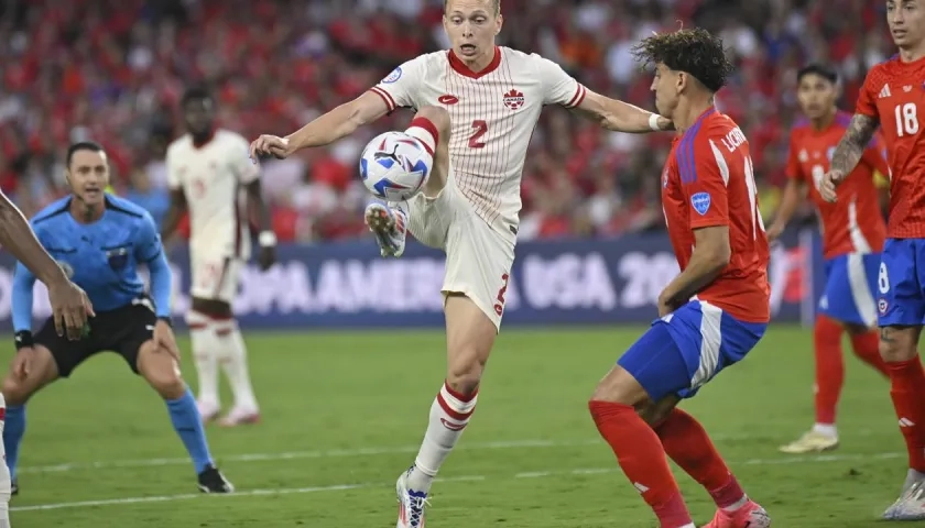 Wílmar Roldán en plena acción durante el partido entre Canadá y Chile. 