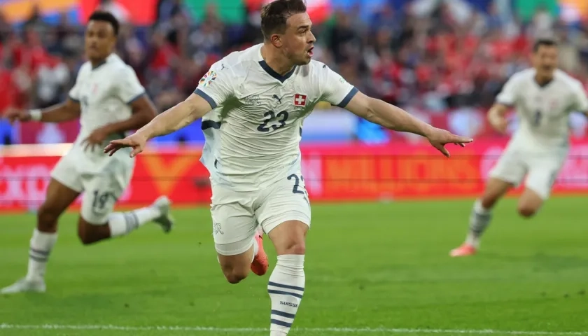 Xherdan Shaqiri celebra el gol con el que le dio el empate a Suiza. 