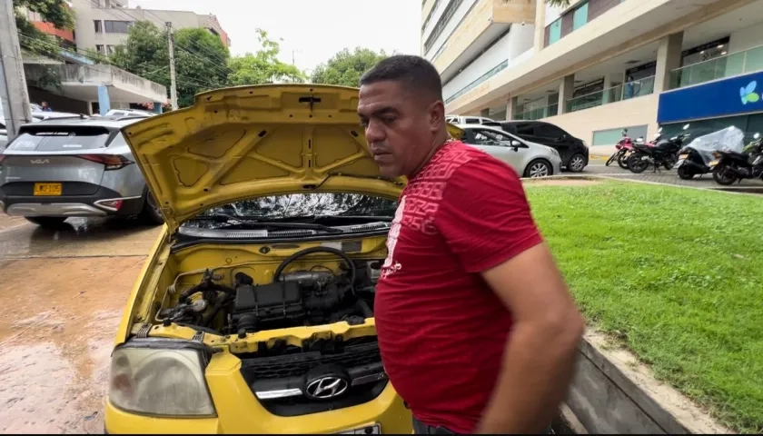 Wilmer Mesa, el conductor del taxi que iba con un pasajero en el momento de la emergencia