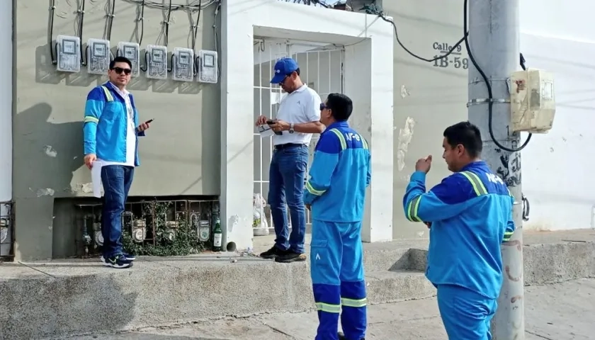 Personal de Air-e en trabajo de campo