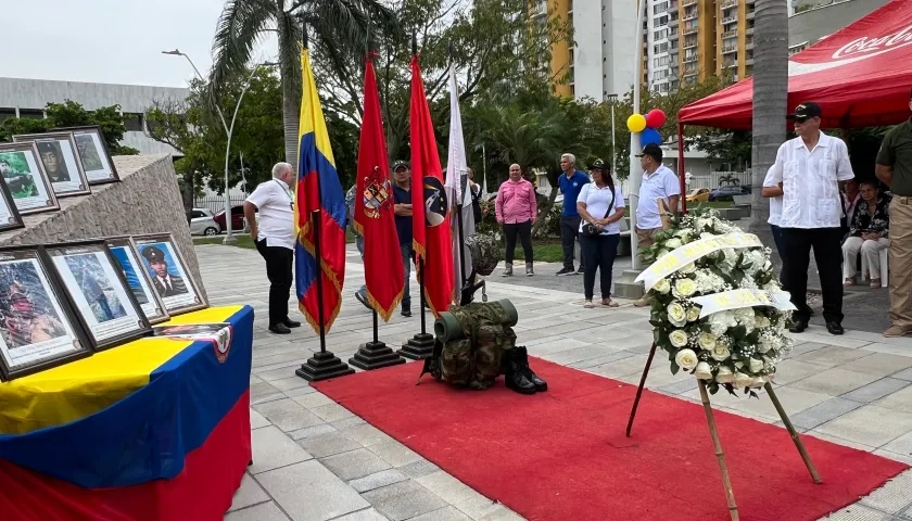 La conmemoración se realizó en la Plaza de la Paz.