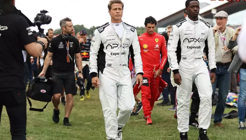 Brad Pitt junto al actor Damson Idris.  