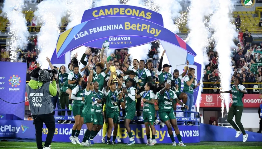 La celebración de las jugadoras del Deportivo Cali tras coronarse campeonas de la Liga Femenina. 