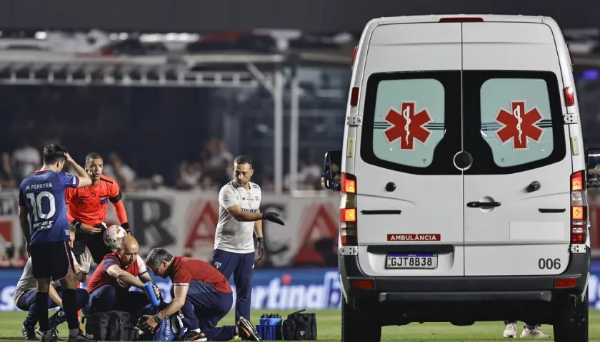 Momento en el que fue atendido el jugador Juan Izquierdo.