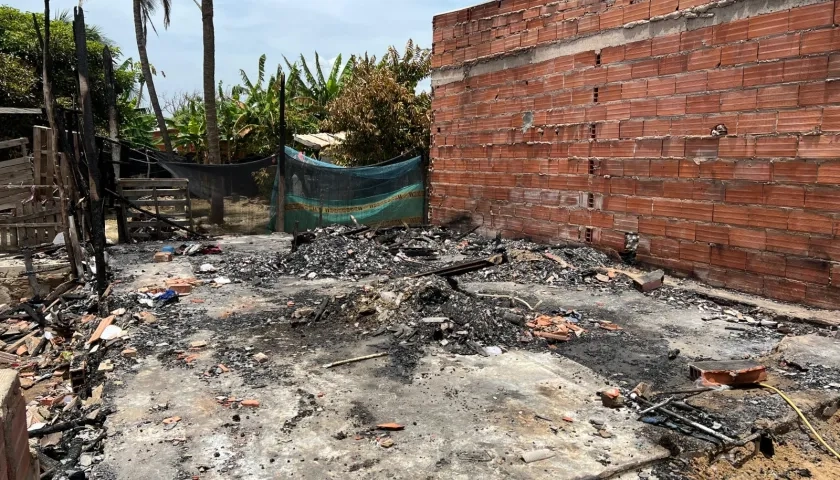 Casas fueron consumidas por el fuego.