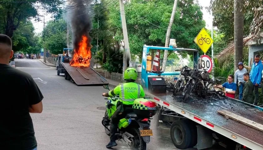 Incendio de motocicletas en el sector del Jardín Botánico. 