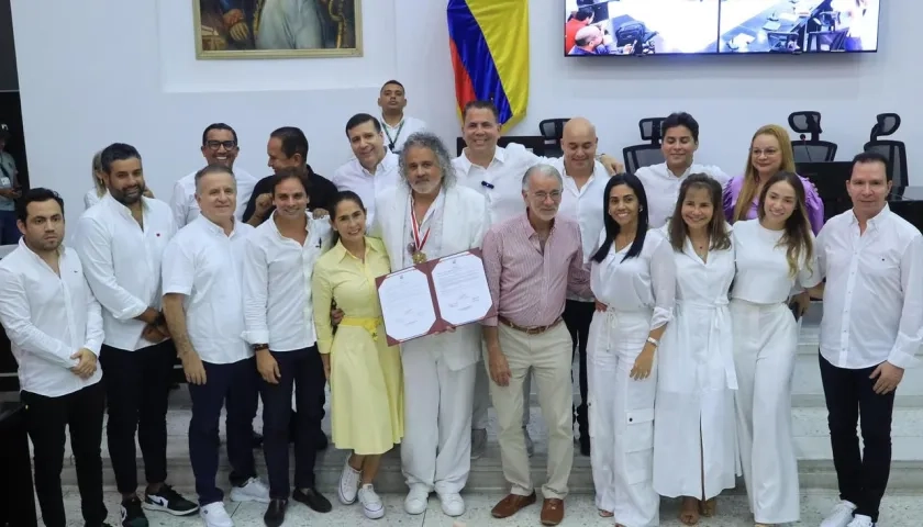 José Pérez junto a los diputados del Atlántico y el gobernador Eduardo Verano.