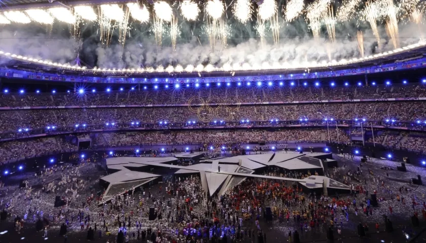 La imponente ceremonia de clausura de los Juegos Olímpicos en el estadio de Saint Denis. 