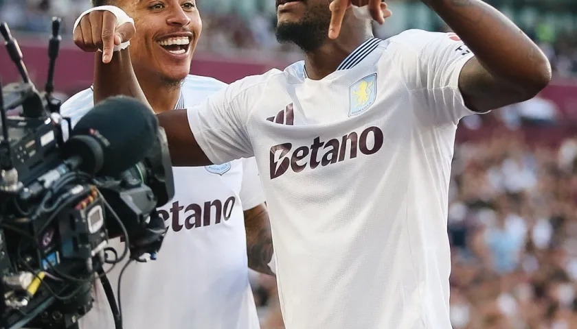 Jhon Jáder Durán en la celebración del gol que le dio el triunfo al Aston Villa.