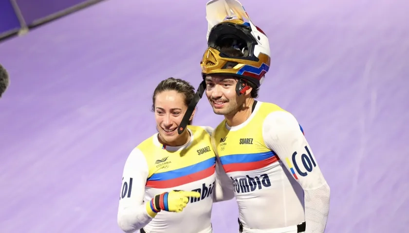 Mariana Pajón y Mateo Carmona al final de sus competencias.