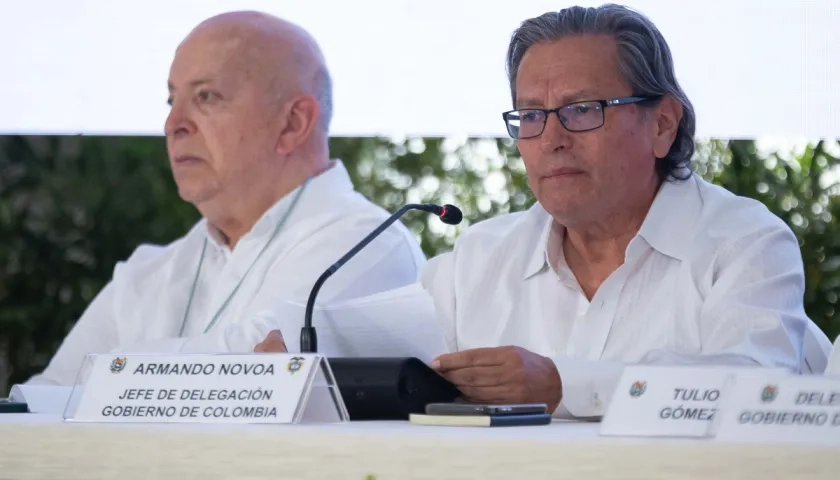 El Comisionado para la Paz, Otty Patiño, y el jefe negociador Armando Novoa.