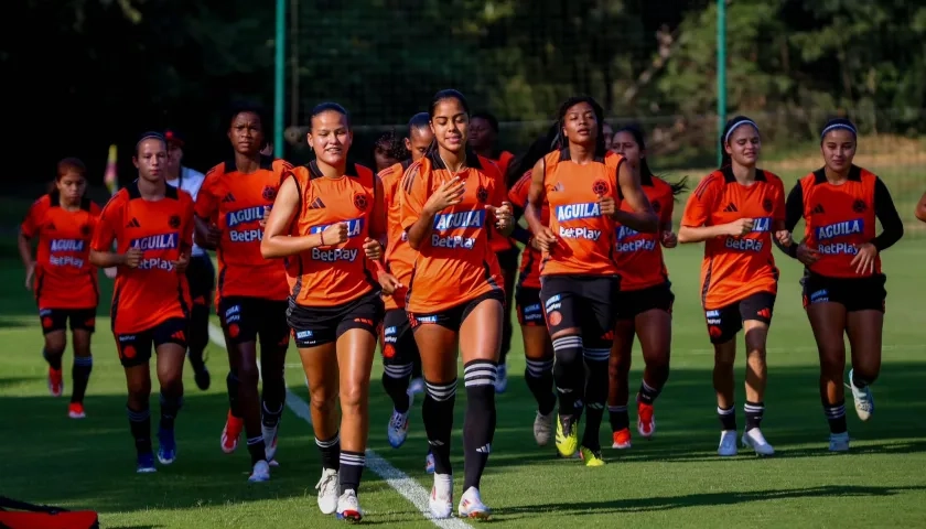 Entrenamiento de las jugadoras colombianas previo al partido.