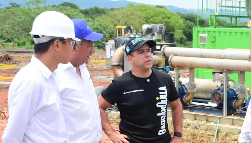 Alcalde Alejandro Char en su visita 'Los Pocitos'.