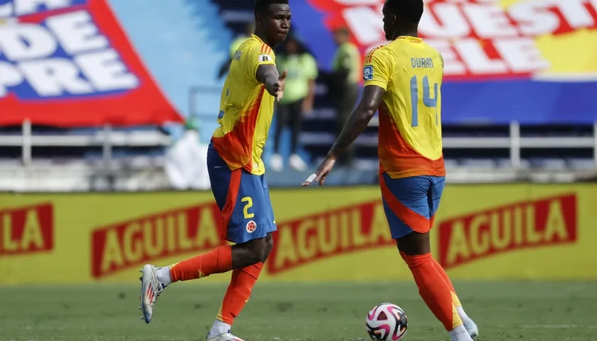 Mosquera celebrando su gol.