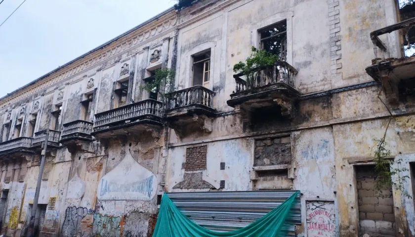 Viejo edificio de la calle 36 entre carreras 44 y 45.