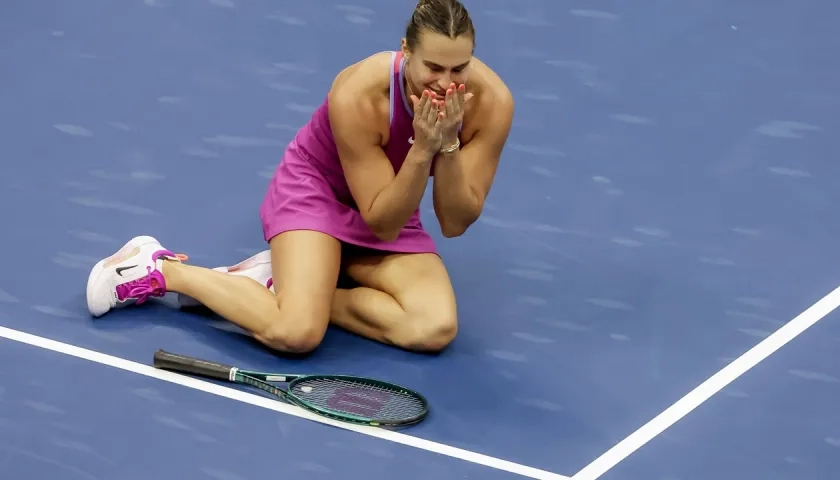 La reacción de Aryna Sabalenka tras ganar el punto que le dio el título.