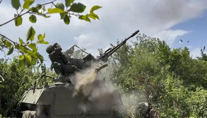 Batería rusa en Donetsk.