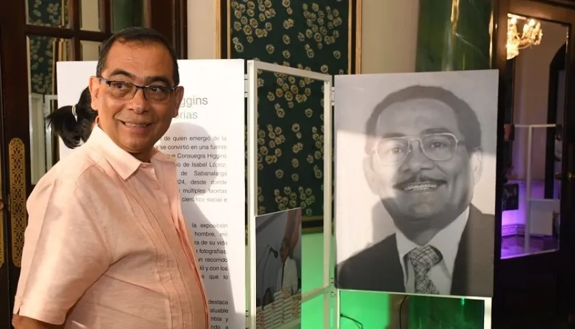 José Consuegra Bolívar, rector de Unisimón, dando apertura a la exposición en homenaje a su padre.