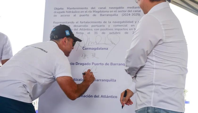 Alcalde Char en la firma del acta para garantizar dragado.