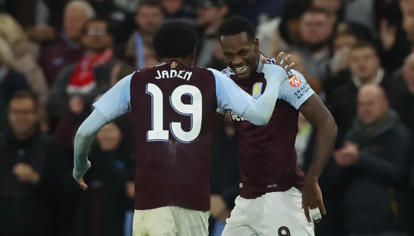 Jhon Durán celebrando su gol ante Bayern Múnich.