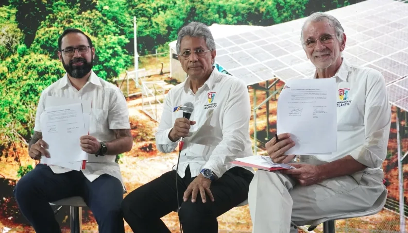 Ministro de Minas Andrés Camacho, Humberto Mendieta y el Gobernador Eduardo Verano.