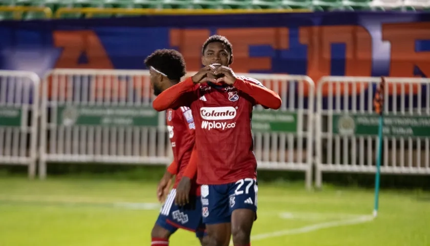 Brayan León celebra uno de los goles del Medellín al Chicó el pasado martes en Tunja.