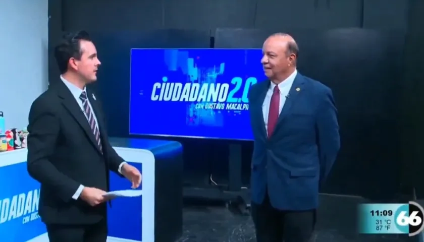 Periodista, Gustavo Macalpin / Director del canal, Luis Arnoldo Cabada. 