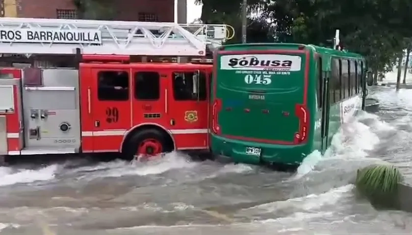 Emergencia en el arroyo de la 85.