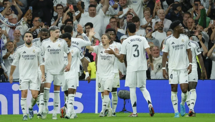 Jugadores del Real Madrid celebrando el segundo gol.