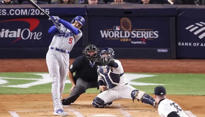 Freddie Freeman bateó un jonrón de dos carreras en la primera entrada para los Dodgers.