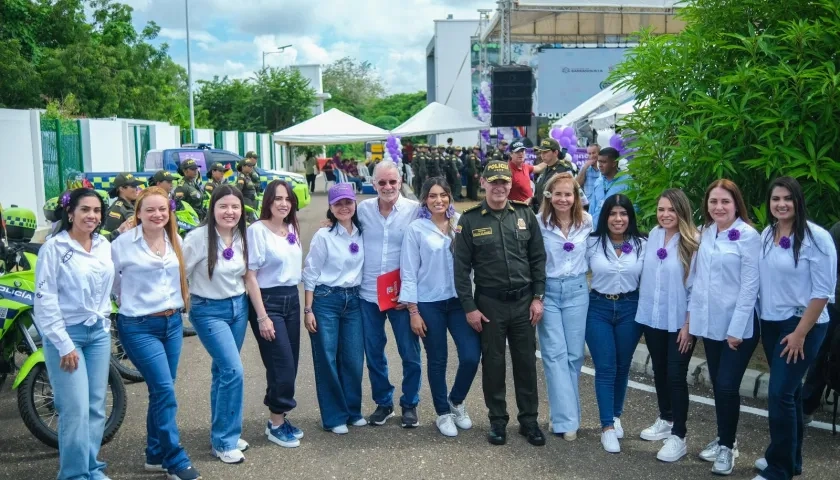 Grupo de 12 mujeres integrado por senadoras, representantes a la cámara y diputadas, concejalas del departamento del Atlántico.