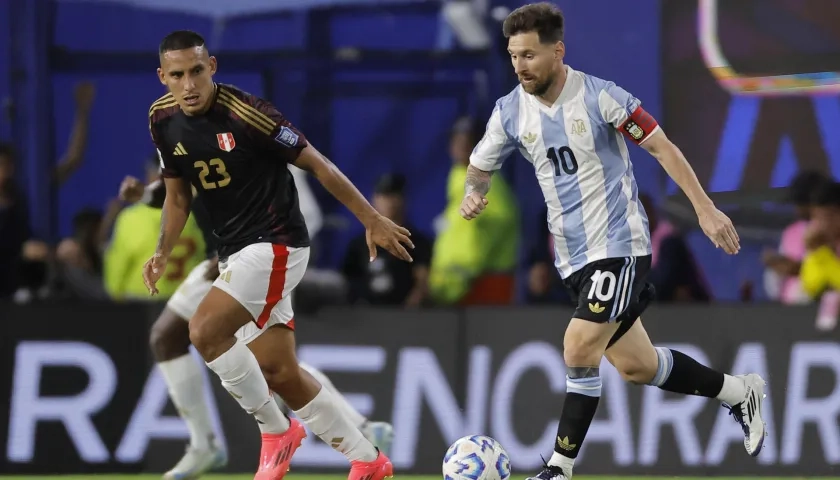 Lionel Messi en el juego ante Perú. 