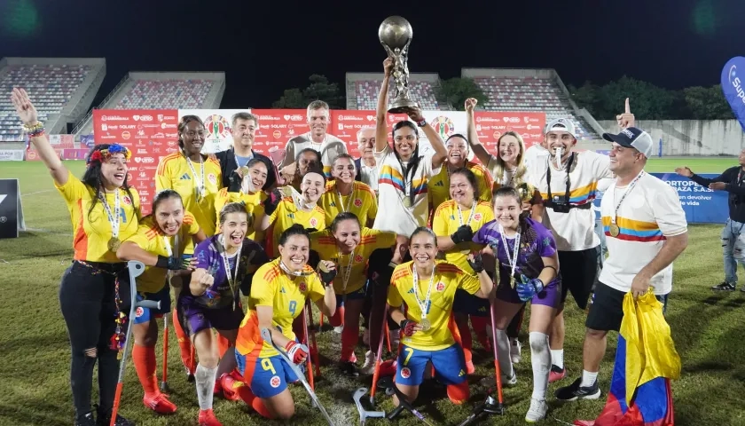 La Selección Colombia de fútbol para amputadas tras coronarse campeona mundial. 