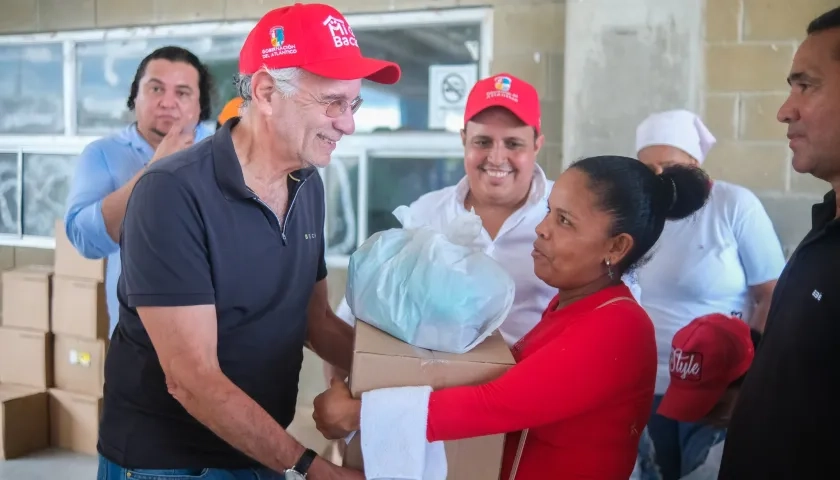 Entrega de ayudas humanitarias en Candelaria.