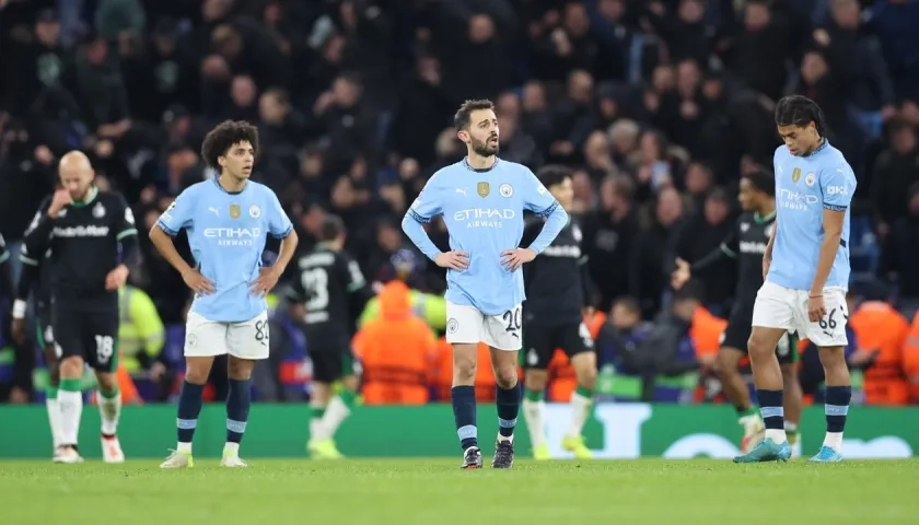 Los rostros incrédulos de los jugadores del Manchester City tras el empate del Feyenoord.