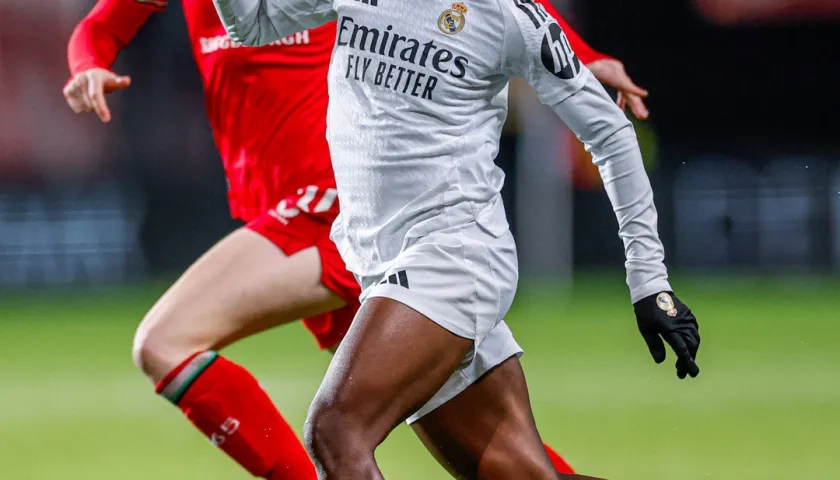 Linda Caicedo durante el partido contra al Twente.