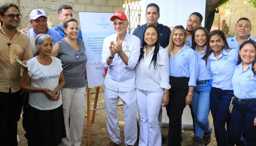 Acto de la firma del convenio entre el Ministerio de Vivienda y la Gobernación del Atlántico.