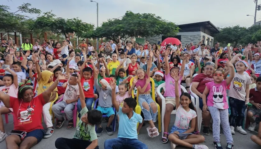 Con villancicos los niños disfrutaron de esta noche de novena.