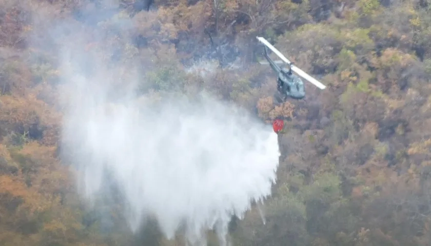 Operativos de las autoridades para controlar los incendios.